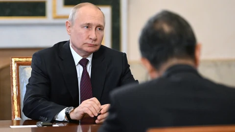 Russian President Vladimir Putin and Chinese Foreign Minister Wang Yi meet St.Petersburg