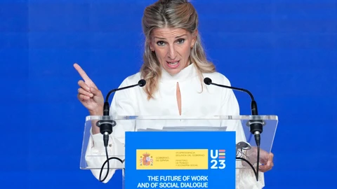 Yolanda Díaz ofrece una rueda de empresa con el comisario europeo de Empleo en A Coruña