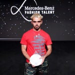 Aarón Moreno, creador de Emeerree, la firma ganadora del premio Mercedes-Benz Fashion Talent