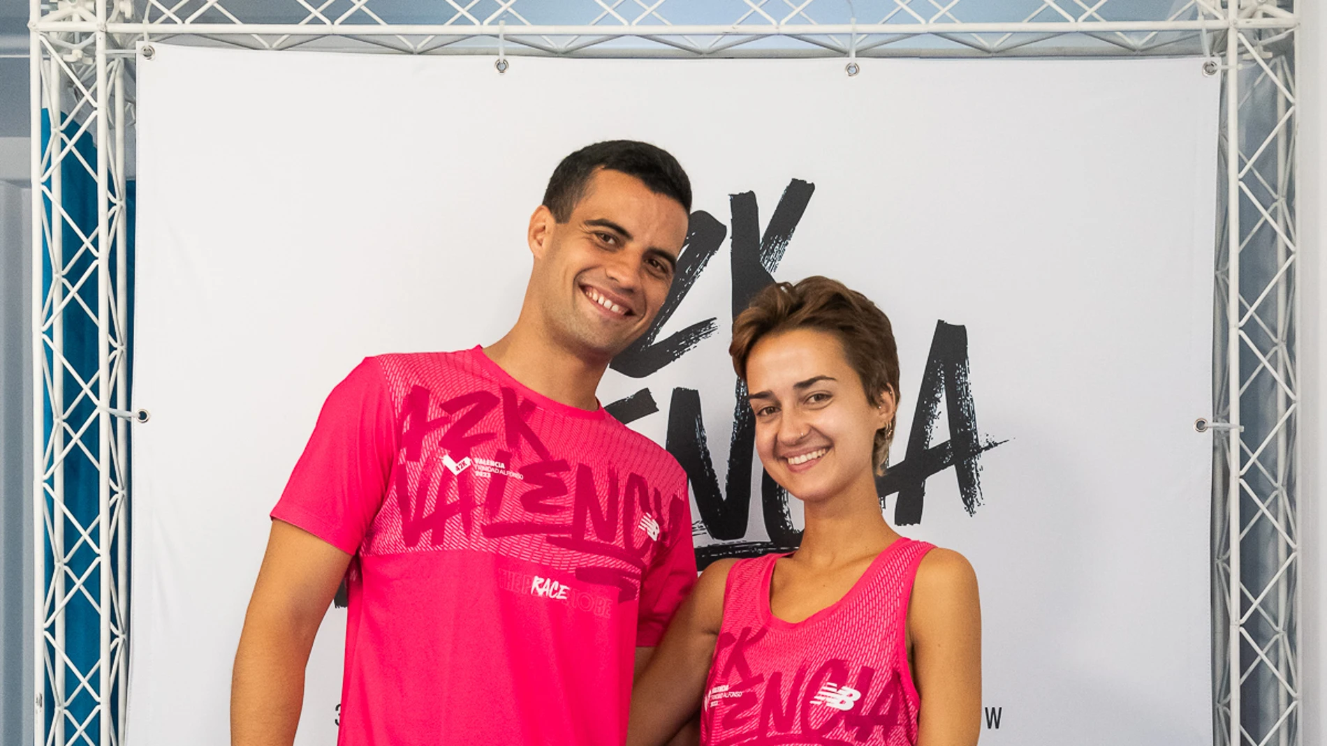 Los corredores, los primeros en descubrir la camiseta oficial New Balance del Maratón Valencia 2023