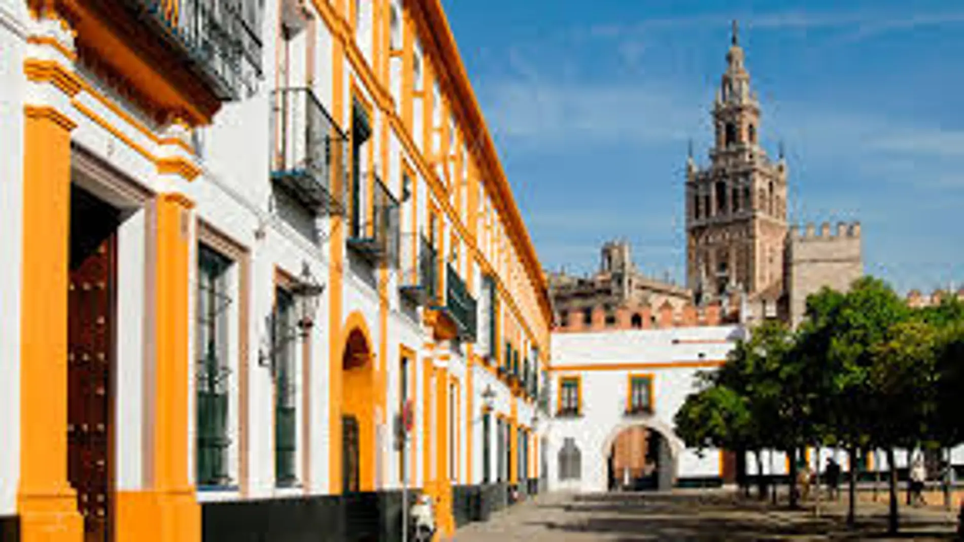 Patio de Banderas de Sevilla