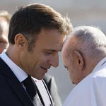 El Papa Francisco se reúne con el presidente francés Macron en Marsella