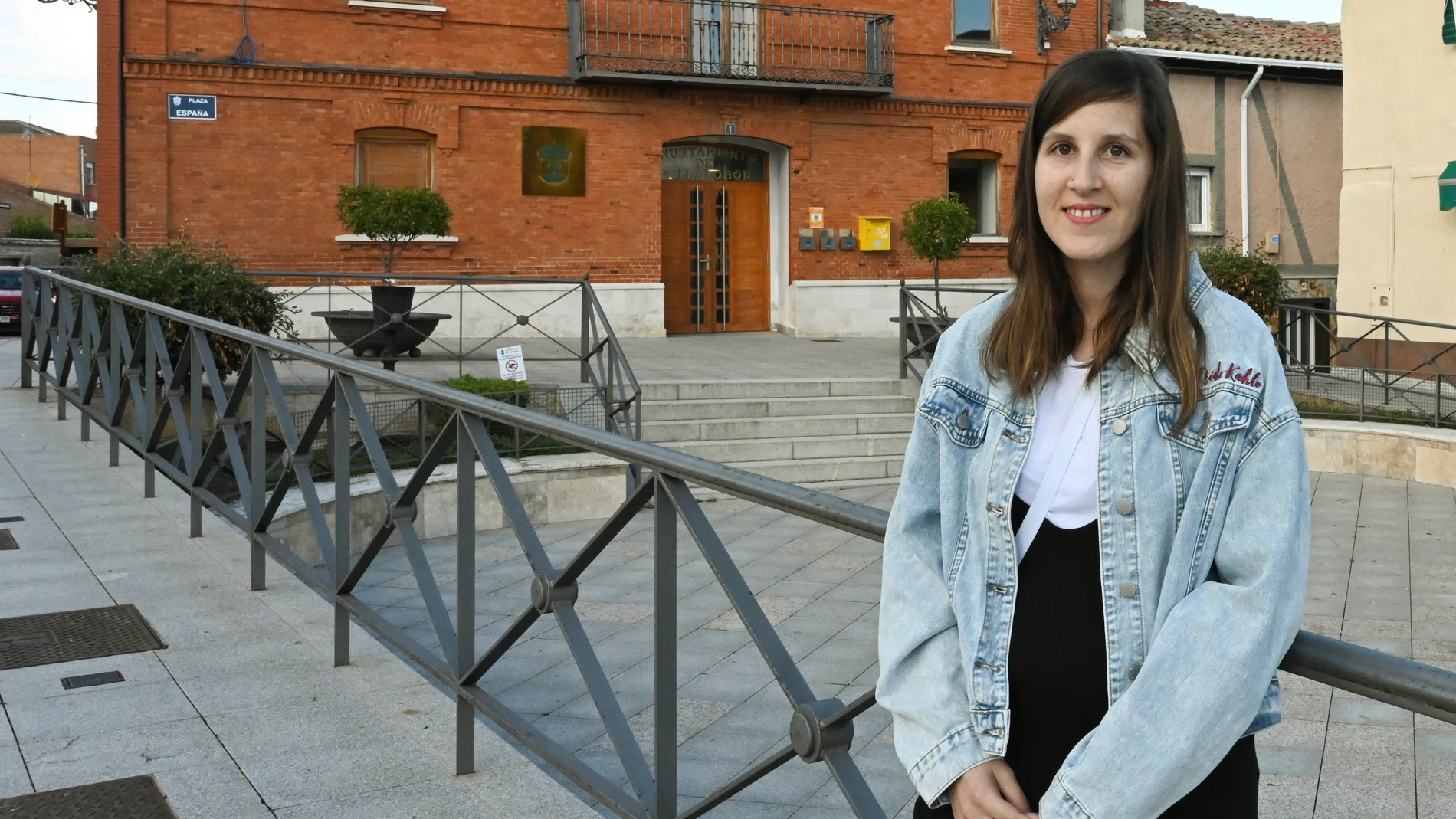 Villalobón (Palencia), 23/09/2023. - Selene Medina Herrero tiene cuatro enfermedades raras que limitan su día a día y la incapacitan para tener una vida normal. En una entrevista a la Agencia EFE relata la impotencia que sufren los enfermos como ella, para los que no hay tratamiento, ni cura, ni diagnóstico porque padecen enfermedades poco comunes. EFE/ Almudena Álvarez