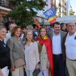 El presidente del PP de Castilla y León, Alfonso Fernández Mañueco, junto a su mujer, una de sus hijas, Ana Pastor, Jesús Julio Carnero e Isabel Blanco