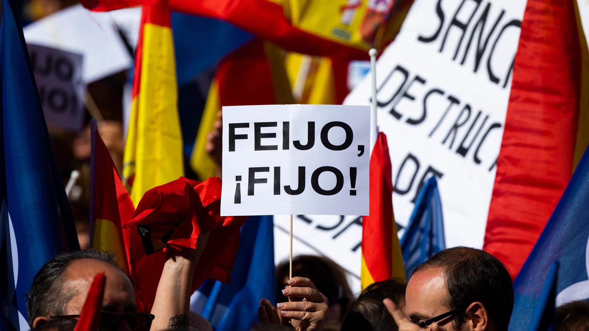 Pancarta Feijóo / Fijo en la concentración en Madrid