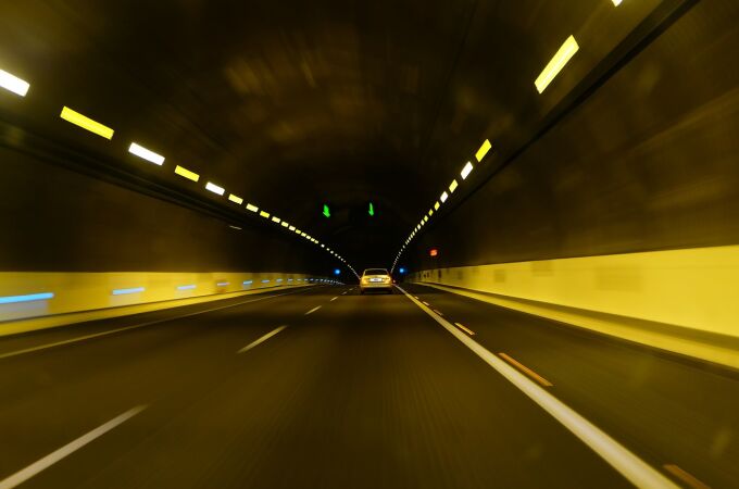 ¿Qué es el ‘efecto túnel’ y cómo afecta a nuestra conducción?