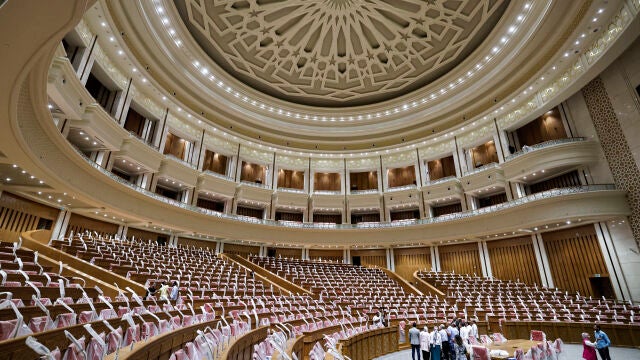 El interior de la nueva sede de la Cámara de Representantes, la cámara baja del Parlamento egipcio, en el megaproyecto de la Nueva Capital Administrativa, a unos 45 kilómetros al este de la actual capital, El Cairo.