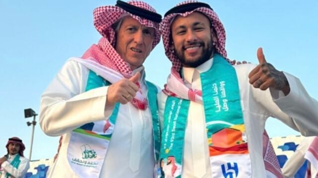 Neymar junto a su enntrenador el el Día Nacional de Arabia Saudí