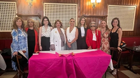 Socias de la Asociación Mujer y Tauromaquia en una imagen de archivo de un encuentro informativo en Madrid.