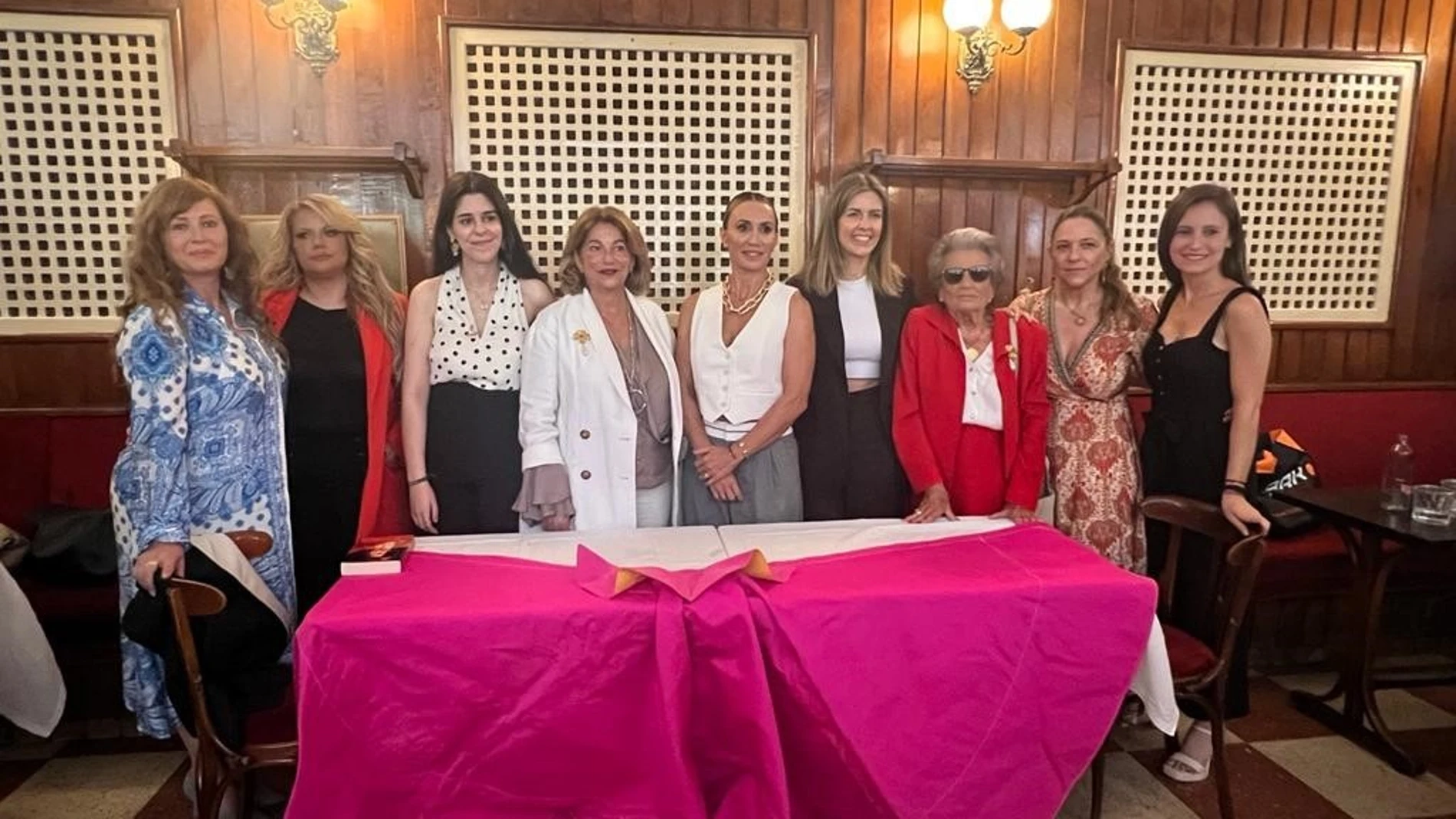 Socias de la Asociación Mujer y Tauromaquia en una imagen de archivo de un encuentro informativo en Madrid. ASOCIACIÓN MUJER Y TAUROMAQUIA 23/09/2023
