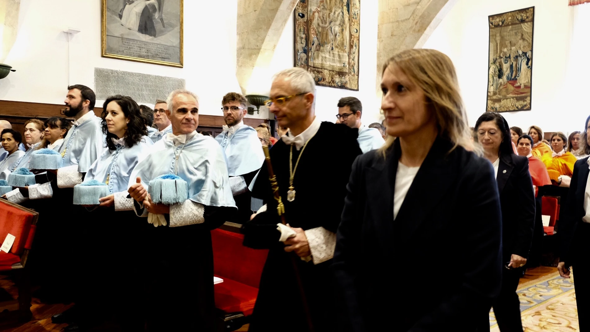 Rocío Lucas y el rector Ricardo Rivero en el arranque de curso de la Universidad de Salamanca