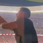 El vídeo viral del hijo de Simeone haciendo cortes de manga a la afición del Real Madrid