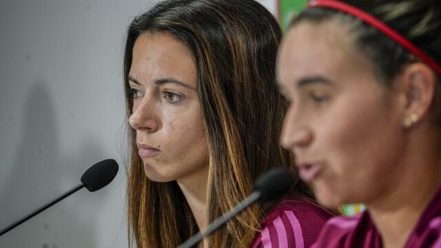 Aitana Bonmatí y Mariona Caldentey