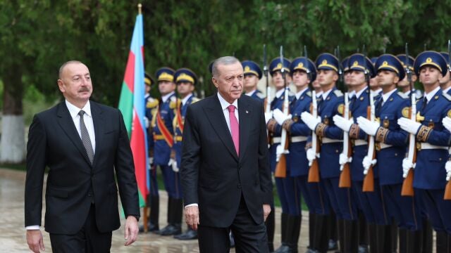 Recep Tayyip Erdogan, junto a Ilham Aliyev durante su visita ayer a Azerbaiyán