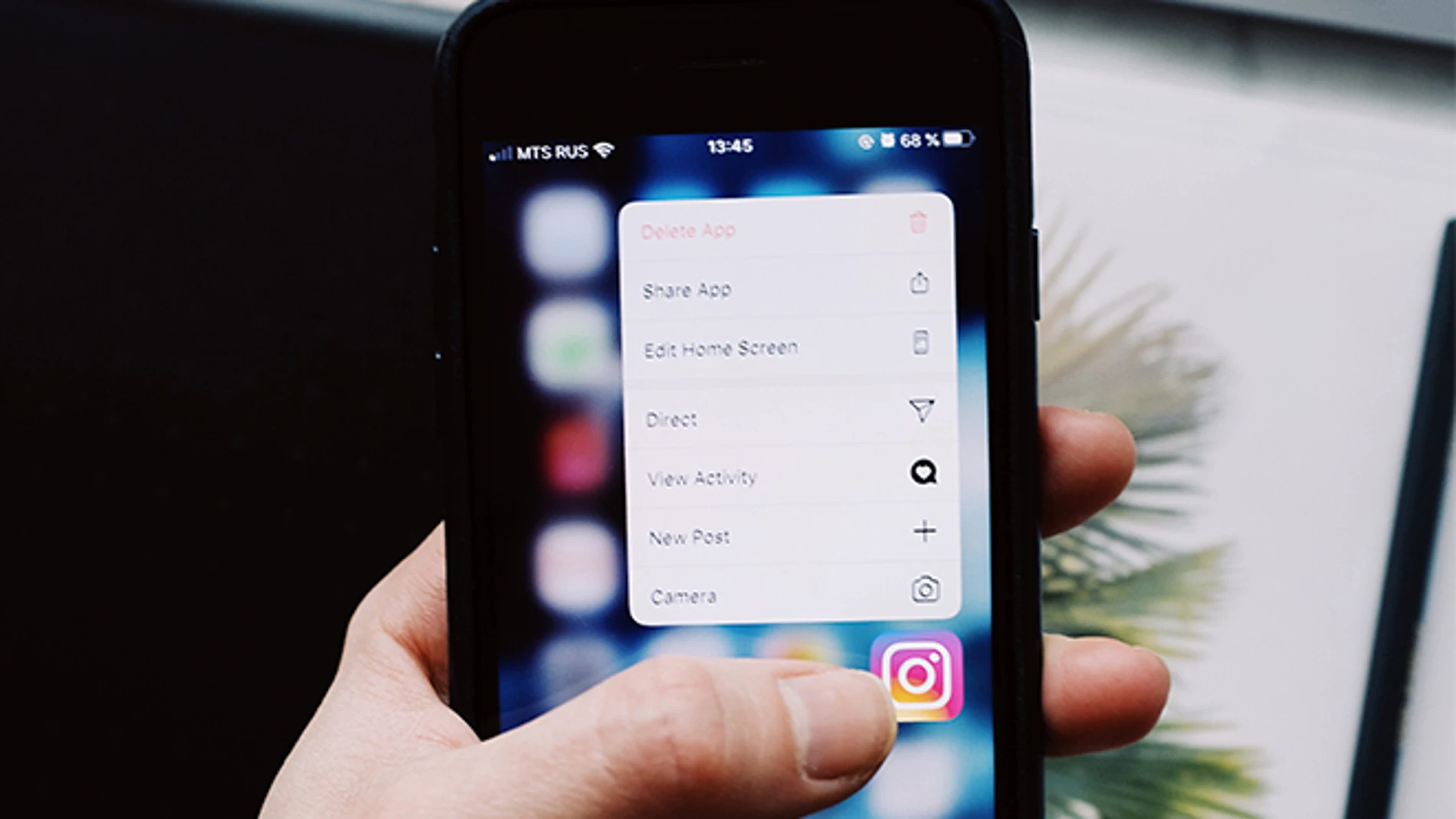 El truco para enviar mensajes directos por Instagram y que no generen notificaciones en el receptor.
