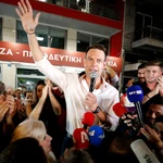 Stefanos Kasselakis celebra su victoria en las primarias de Syriza