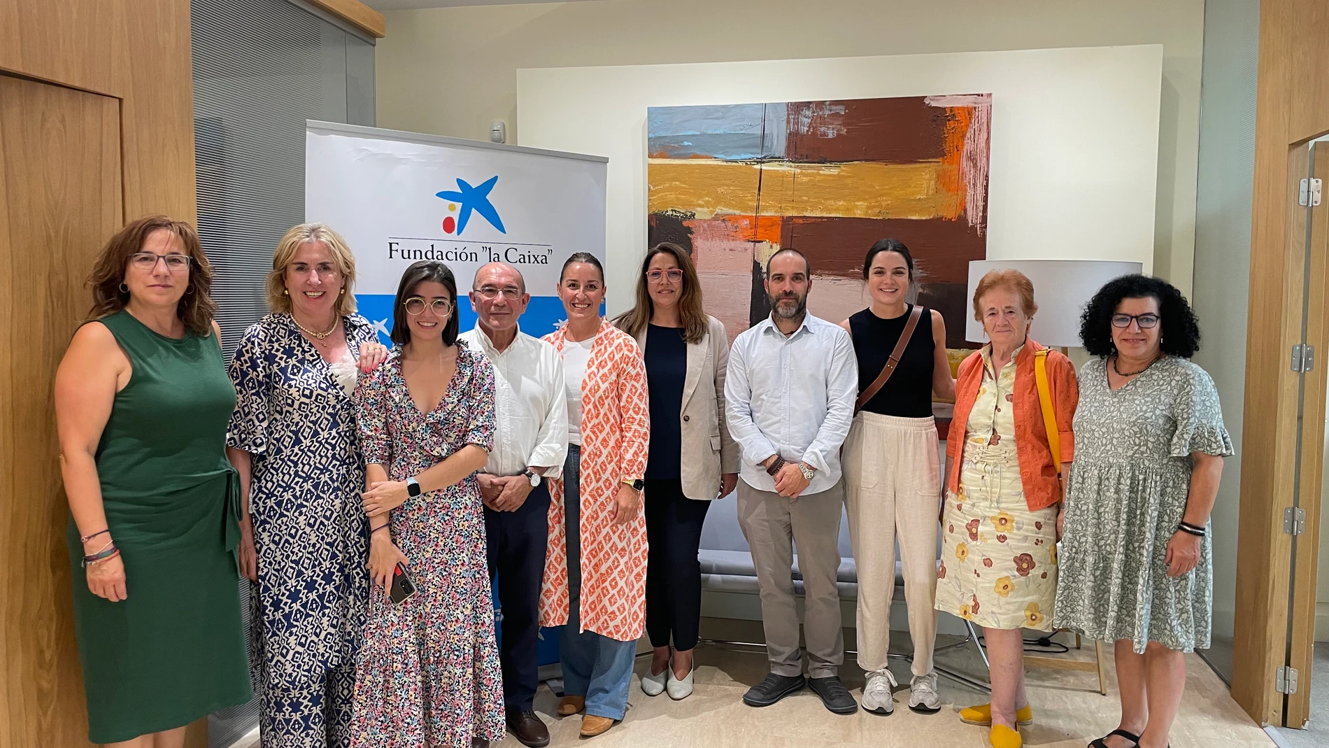 Responsables de la Fundación "La Caixa" y de las entidades sociales en la Comunidad