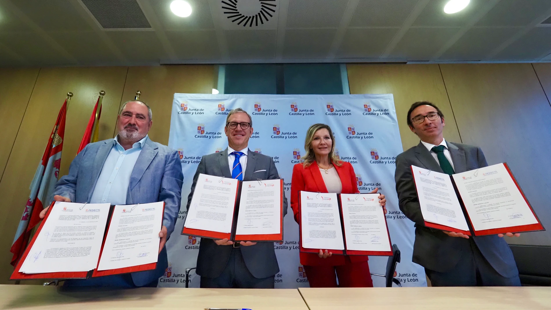 Firma del convenio de Veganzones con los centros deportivos de Castilla y León