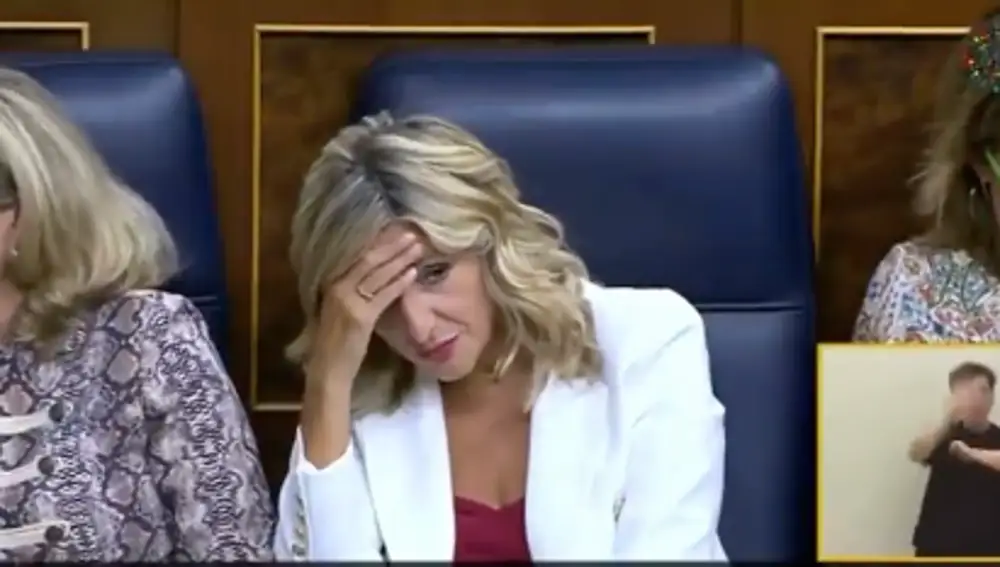 Yolanda Díaz, durante la intervención de Feijóo en la sesión de investidura de este martes