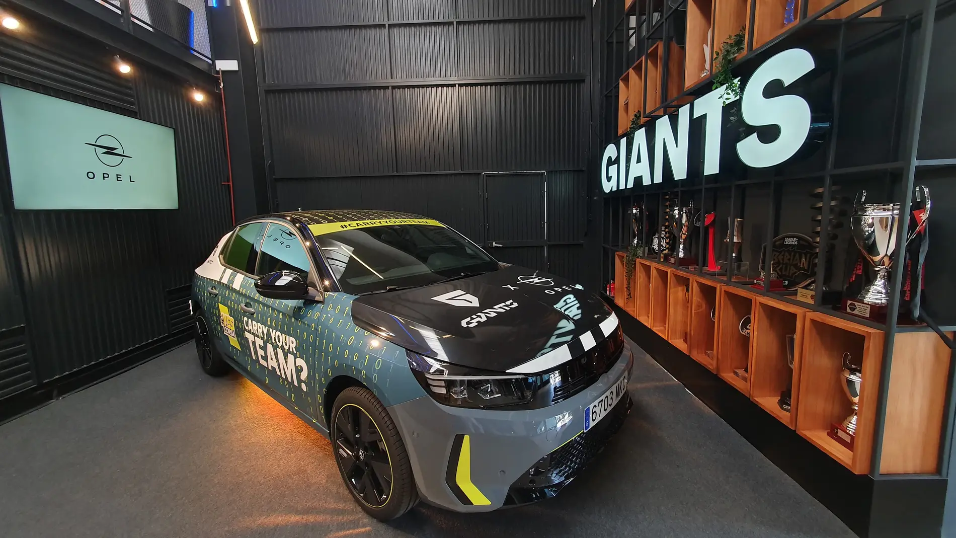 Opel llega a la generación Z en el Home of Giants