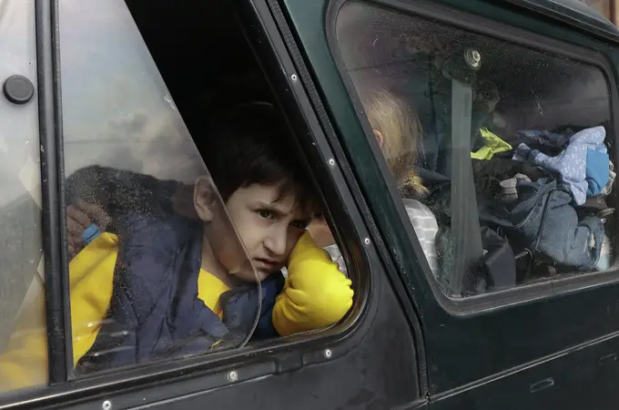 Al menos 28.000 desplazados de Nagorno ya han atravesado la frontera de Armenia