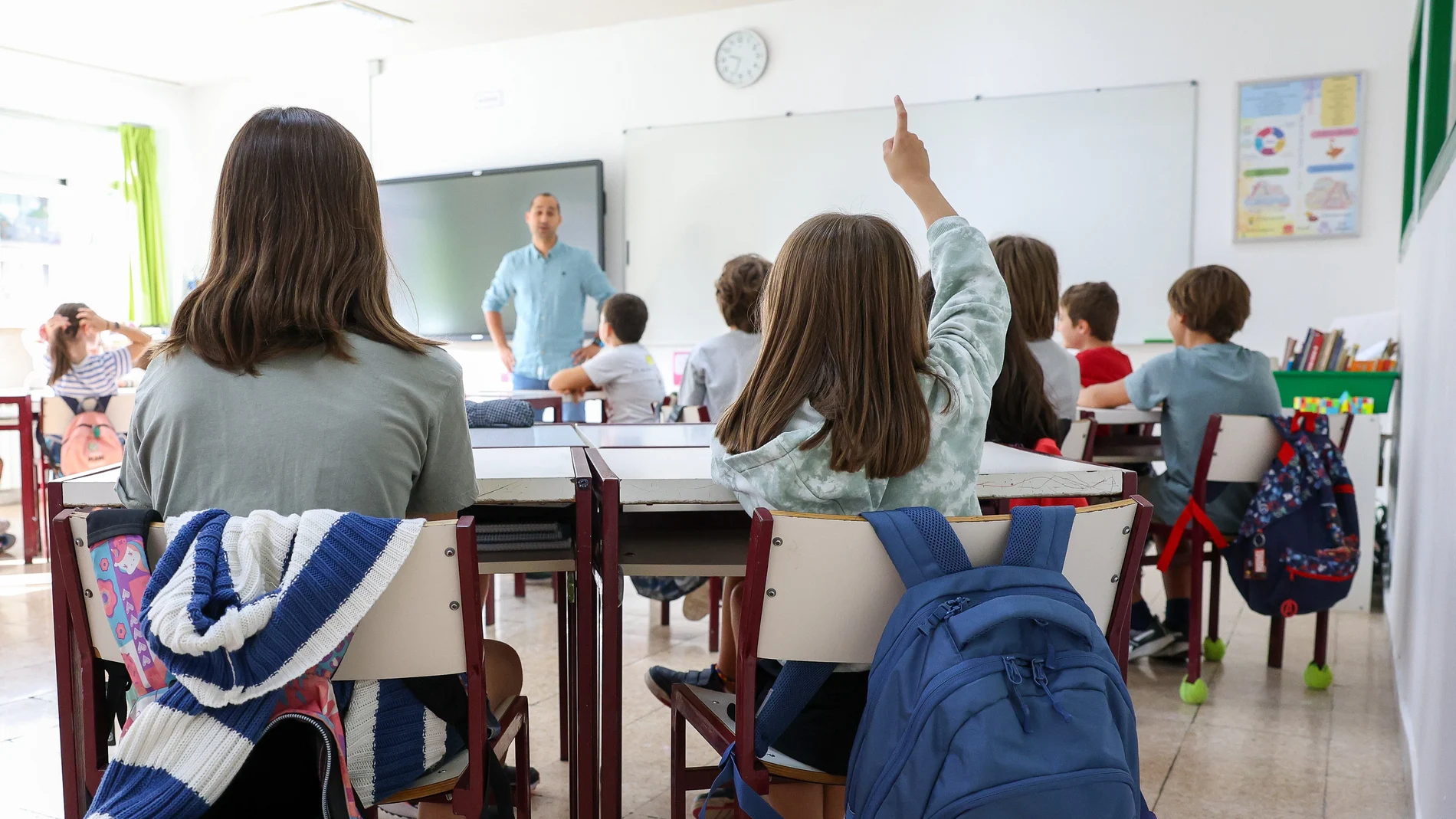 Varios niños en un aula 