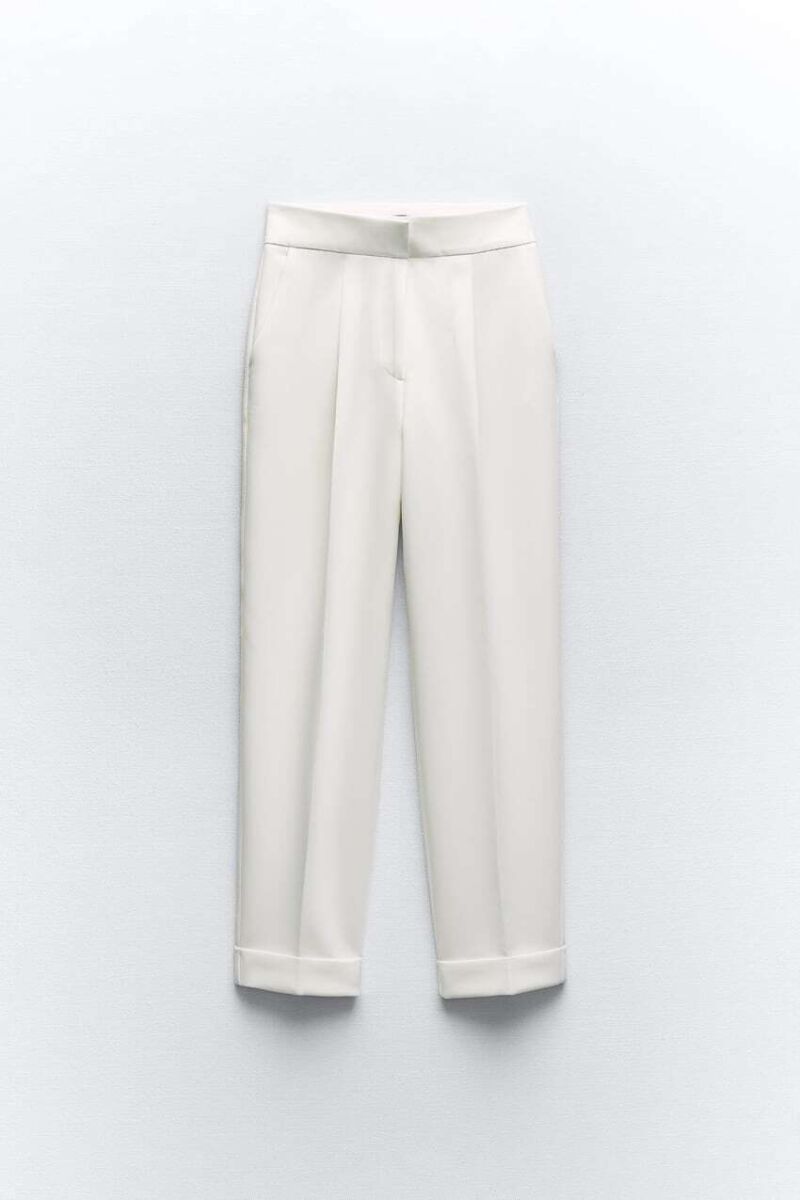 10 pantalones blancos de Zara, Mango y Sfera perfectos para