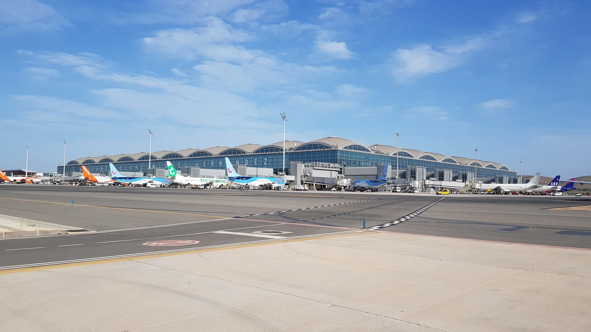 La cifra récord de pasajeros del aeropuerto de Alicante-Elche se registró en 2019, con 15 millones.