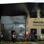 Un incendio afecta a una fábrica de joyas del Polígono El Esparragal, en Santovenia de Pisuerga (Valladolid)