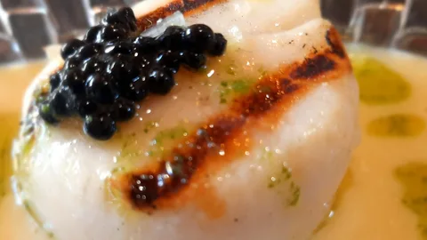 Los decibelios gustativos son una premonición al probar la «vieira con salsa beure blanc»