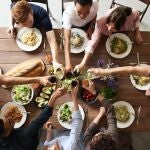 ¿Qué debes saber antes de comer en el extranjero? 