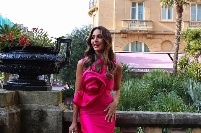 Rocío Osorno despide septiembre con el mini vestido más favorecedor de Zara (y lo combina con botas de ante)