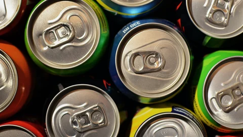 ¿Cuál es la razón detrás del diseño cilíndrico de las latas?