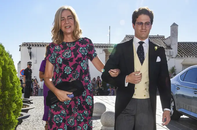 La Infanta Cristina se va de boda a Cádiz con el vestido más inspirador con el que las mujeres 50+ triunfarán en los eventos de otoño