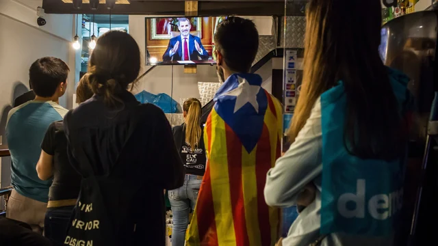 El Rey Felipe VI dirige un mensaje a los españoles dos días después del referéndum ilegal organizado por la Generalitat sobre la independencia de Cataluña. EFE/Casa de S.M. el Rey/Francisco Gómez