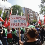 Concentración de funcionarios de Justicia ante la sede del PSOE en Madrid.