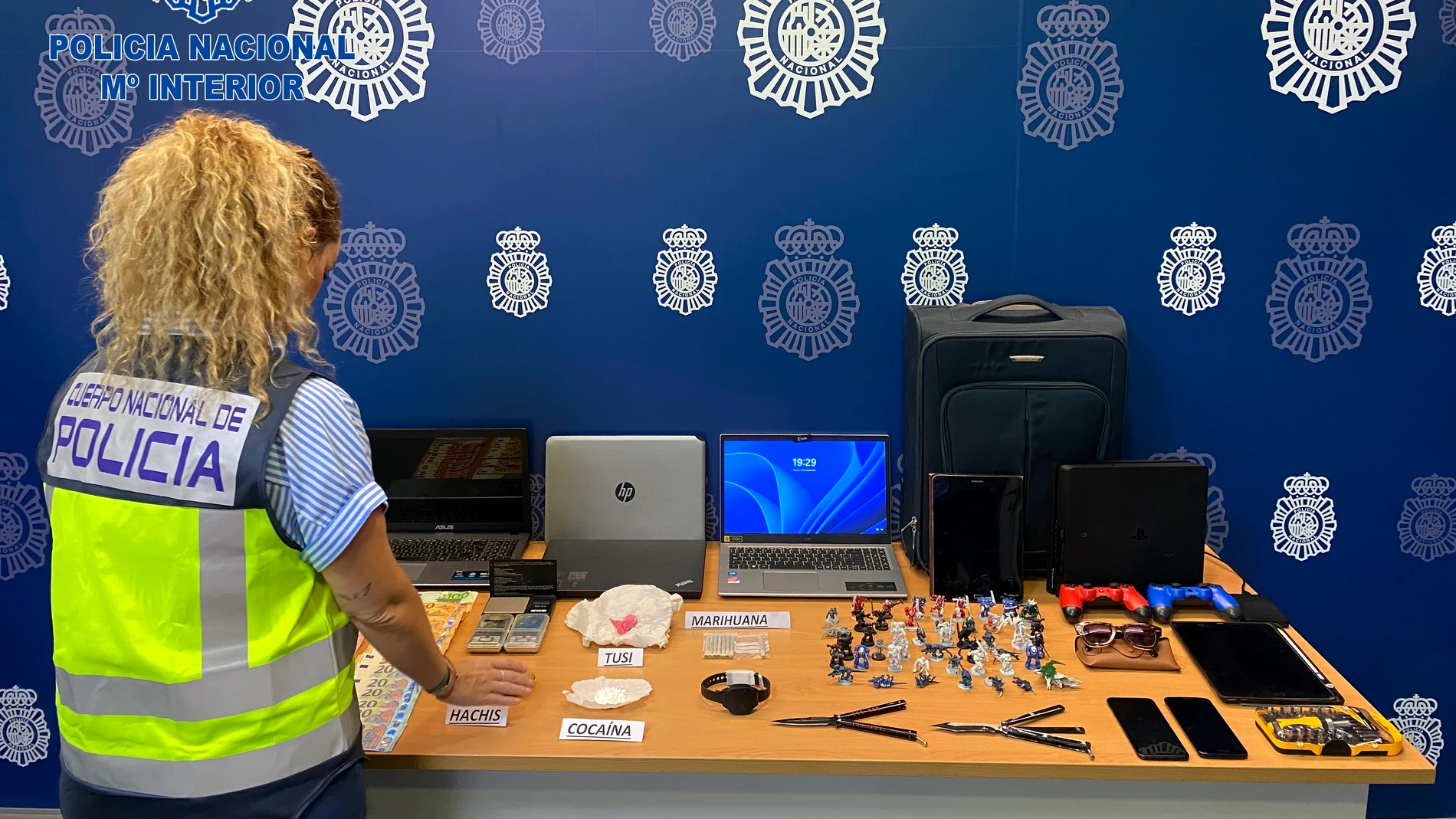 Imagen del material intervenido en casa del detenido