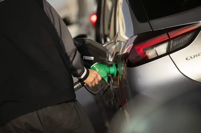 El diésel y la gasolina acumulan un mes de subidas y marcan nuevos máximos anuales