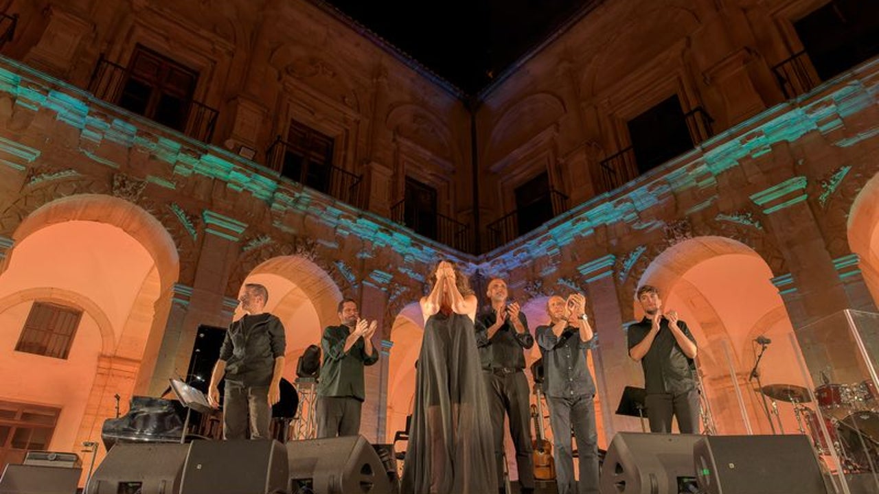 The UclÉS Music festival ends with a spectacular Dulce Pontes in a magical setting