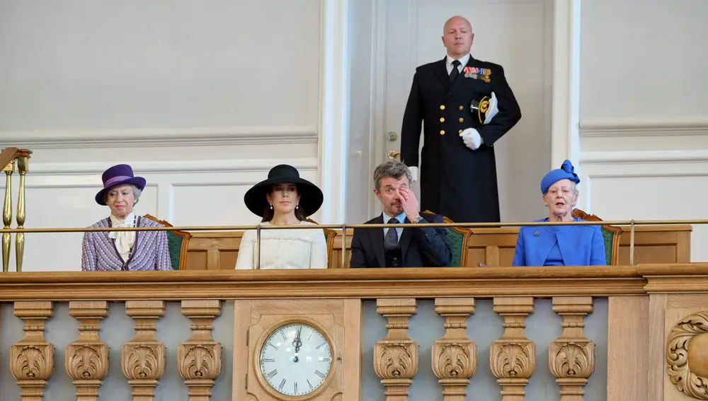 La familia real danesa en la apertura del Parlamento en el palacio de Christiansborg