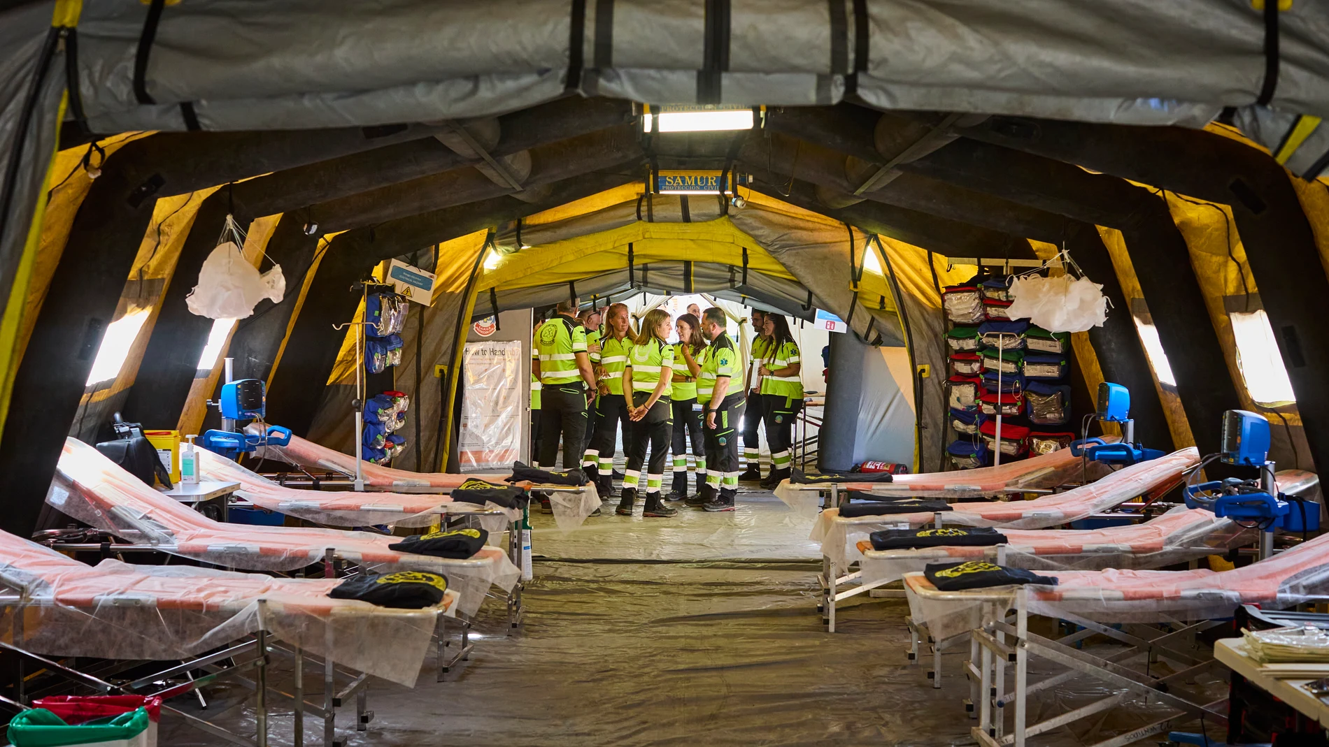 Samur-Protección Civil, el servicio de emergencias extrahospitalarias del Ayuntamiento de Madrid, ha quedado acreditado para poder prestar ayuda internacional sin depender de esferas superiores, después de que la Organización Mundial de la Salud (OMS) le haya certificado como 'Emergency Medical Team 1 fixed' (EMT1 Fijo). Es el primer servicio municipal de emergencias del mundo en conseguir esta certificación. © Alberto R. Roldán / Diario La Razón. 03 10 2023