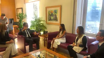 El cónsul adjunto de Ecuador, Patricio Villegas; y la de Colombia en Valencia, Gillian Maghmud, se reúnen con el alcalde José Ballesta