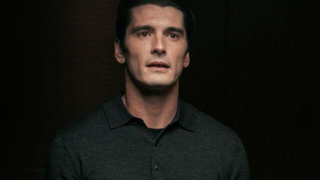 Yon González encarna a Augusto, un refinado asesino en serie, en 'Memento Mori'