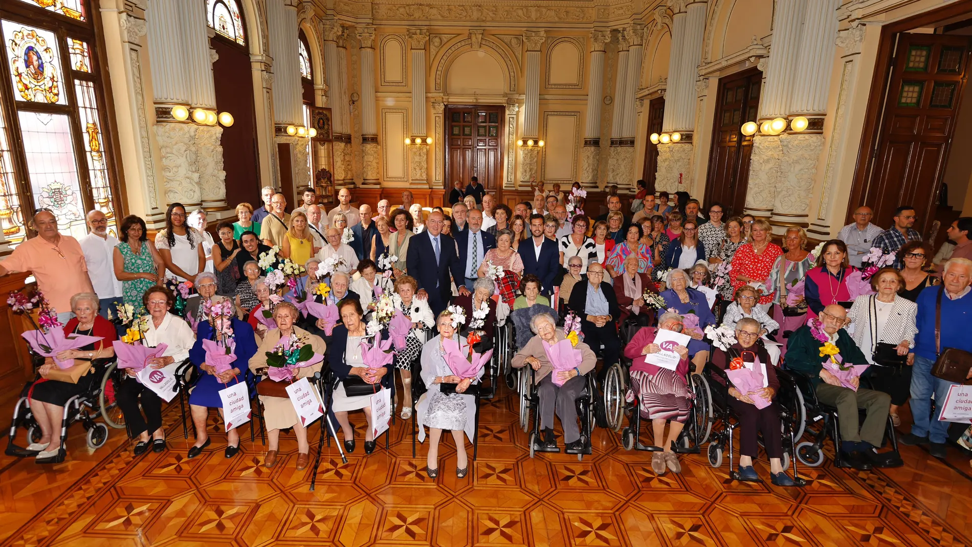 El Ayuntamiento de Valladolid homenajea a las pesonas mayores