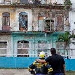 Elevan a dos los muertos en el derrumbe de un edificio en el centro de La Habana