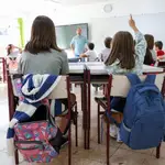 Varios niños en un aula.
