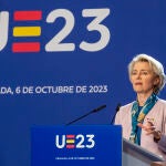 La presidenta de la Comisión Europea, Ursula von der Leyen durante la rueda de prensa ofrecida tras la cumbre informal de la UE en Granada