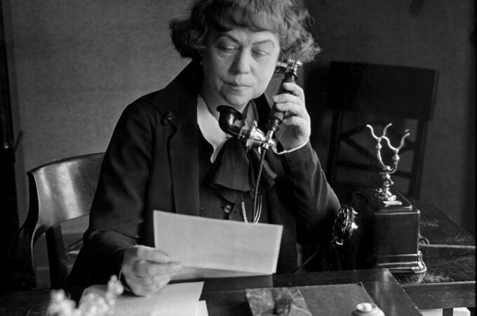 Bolchevique desde 1915, Kolontái fue la primera mujer de la historia en estar al frente de un ministerio en el Gobierno de una nación