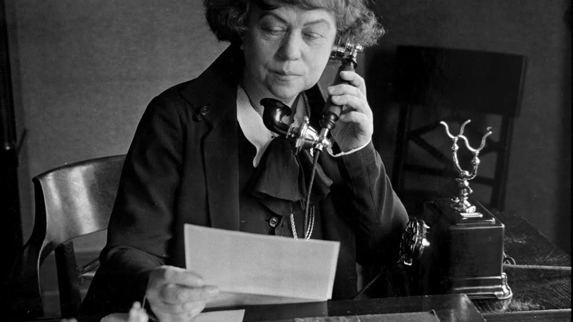 Bolchevique desde 1915, Kolontái fue la primera mujer de la historia en estar al frente de un ministerio en el Gobierno de una nación