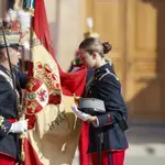 La princesa de Asturias, Leonor de Borbón, jura bandera en una ceremonia oficial celebrada en la Academia Militar de Zaragoza este sábado presidida por su padre, el rey Felipe VI, y junto al resto de los cadetes de su curso. 